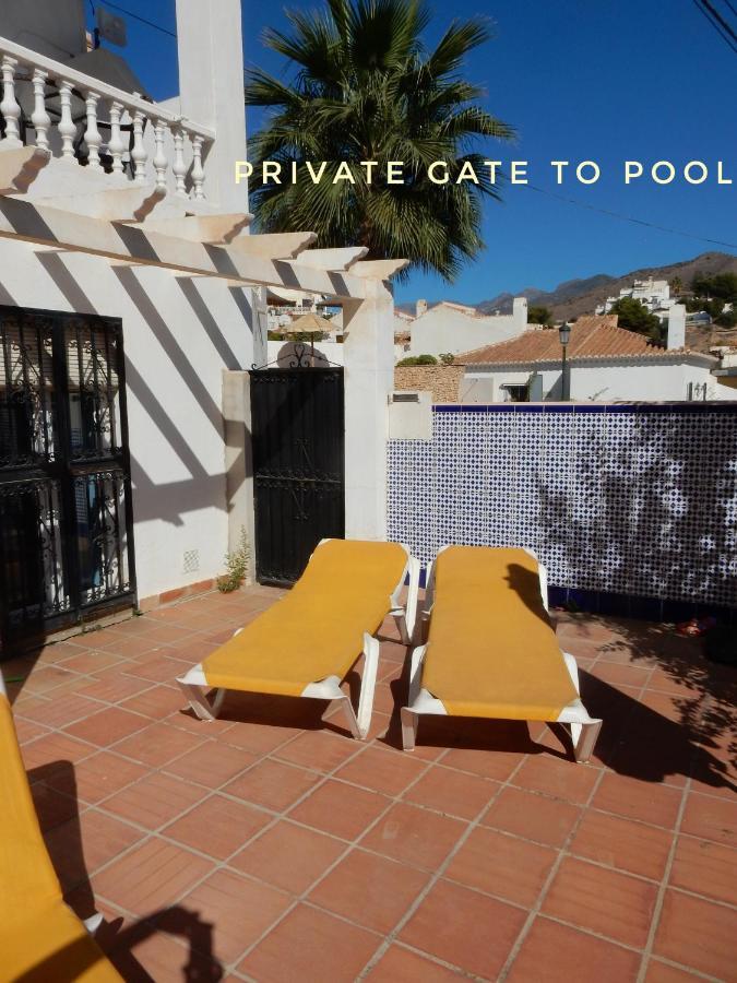 Beach Villa ,Nerja, Seaview, Pool, 3 Bedrooms, Huge Terrace And Garden Exterior foto