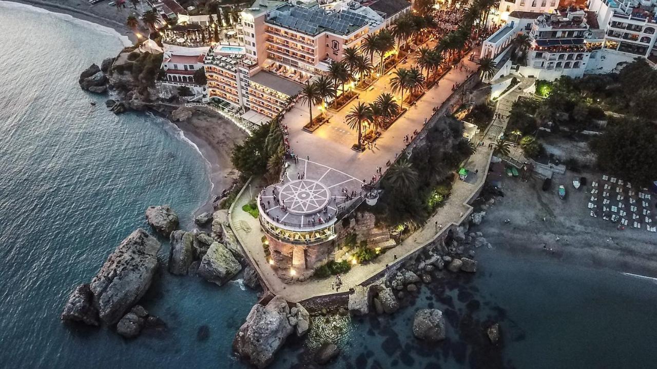 Beach Villa ,Nerja, Seaview, Pool, 3 Bedrooms, Huge Terrace And Garden Exterior foto
